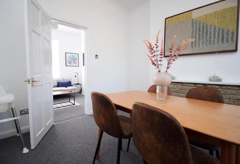 پانسیون Bristol Street | Cohost Partners