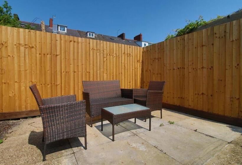 پانسیون Bristol Street | Cohost Partners