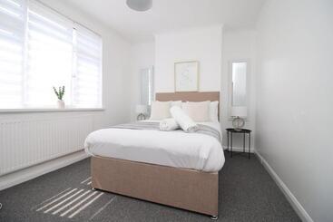 پانسیون Bristol Street | Cohost Partners