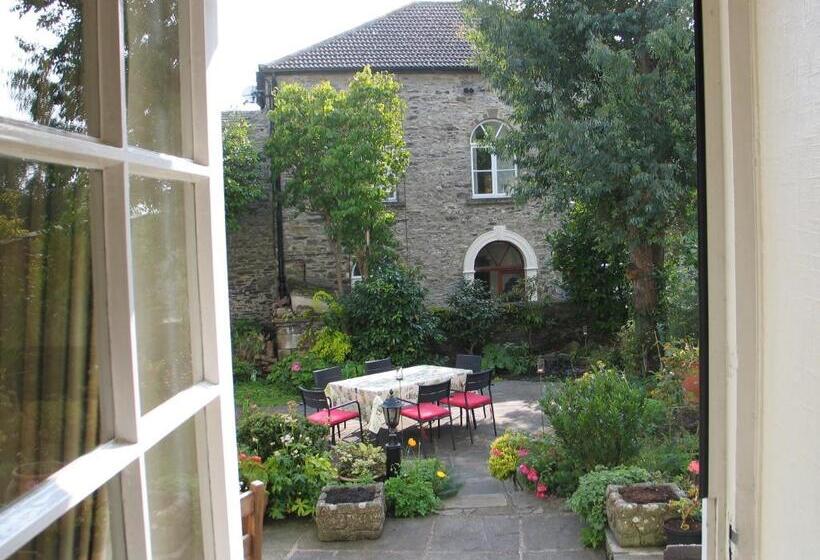 بنسيون Clyde House