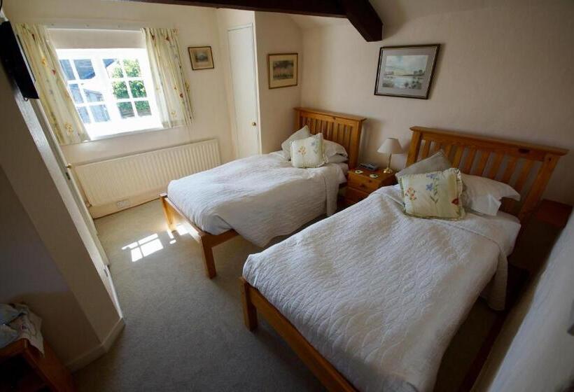 بنسيون Clyde House