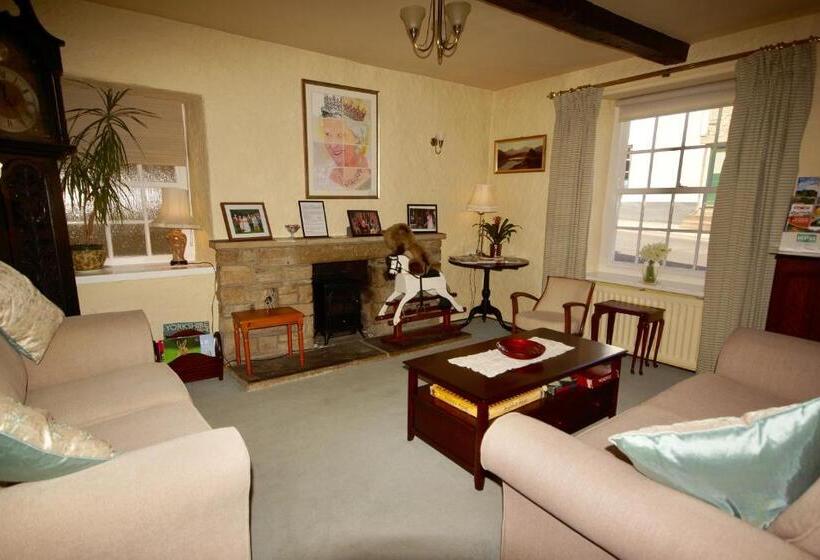 بنسيون Clyde House