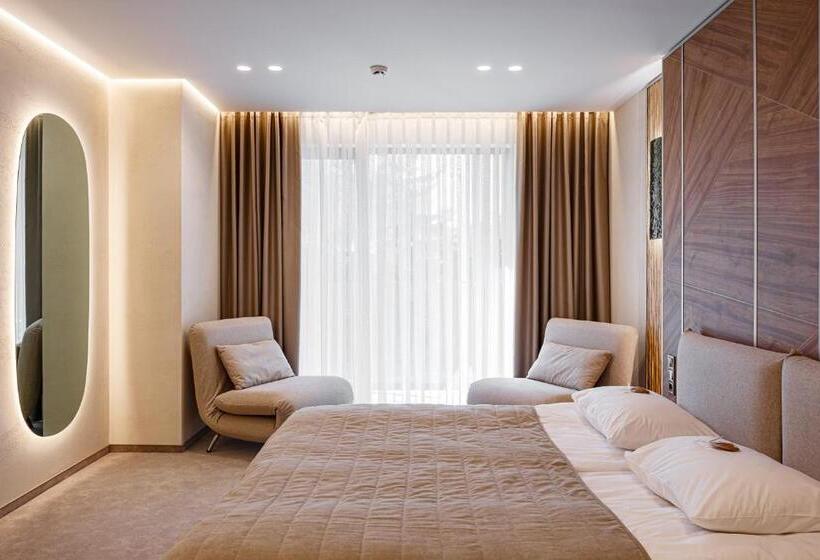 Tavel Hotel & Spa