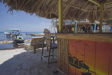 مسافرخانه Cafe Arena Beach