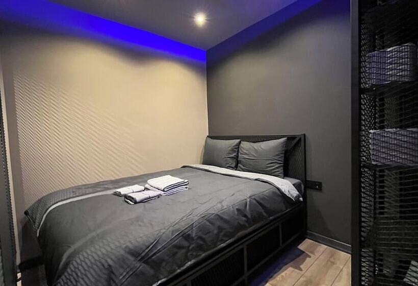 여관 Thalia Suites