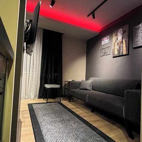 여관 Thalia Suites