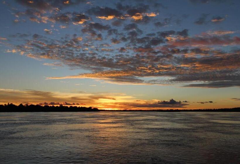 هتل Royal Chundu Island Lodge