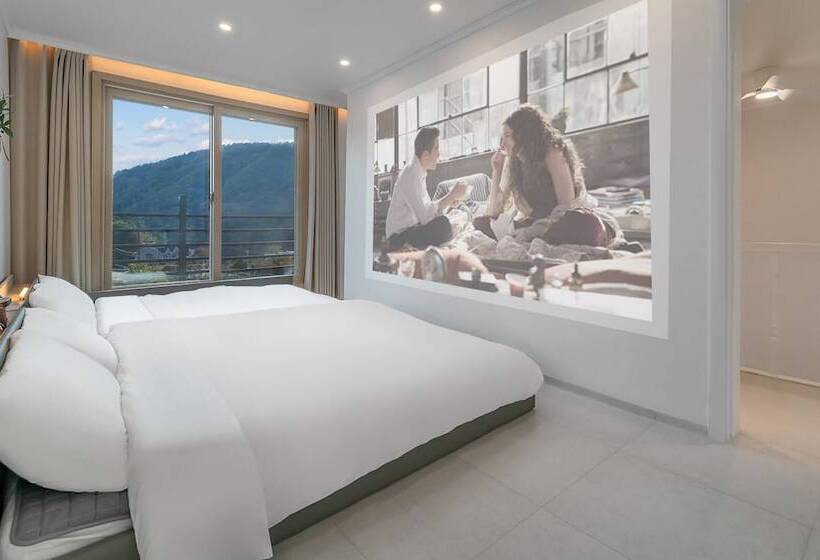 פנסיון Gapyeong Jinikidsdogchaepoolvilla