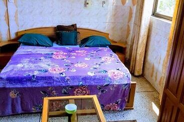 پانسیون Room In Guest Room Renajoe Exclusive Guesthouse Tema Community 9