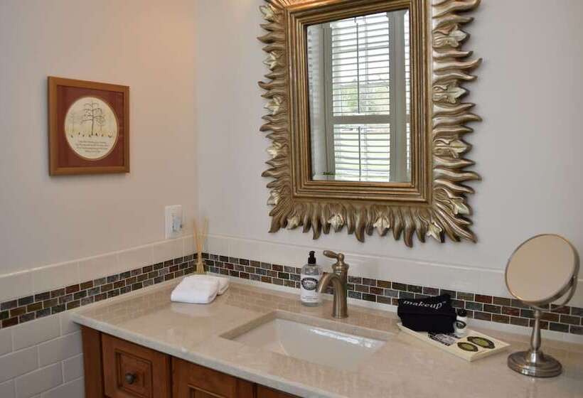 住宿加早餐  Inn At Evergreen