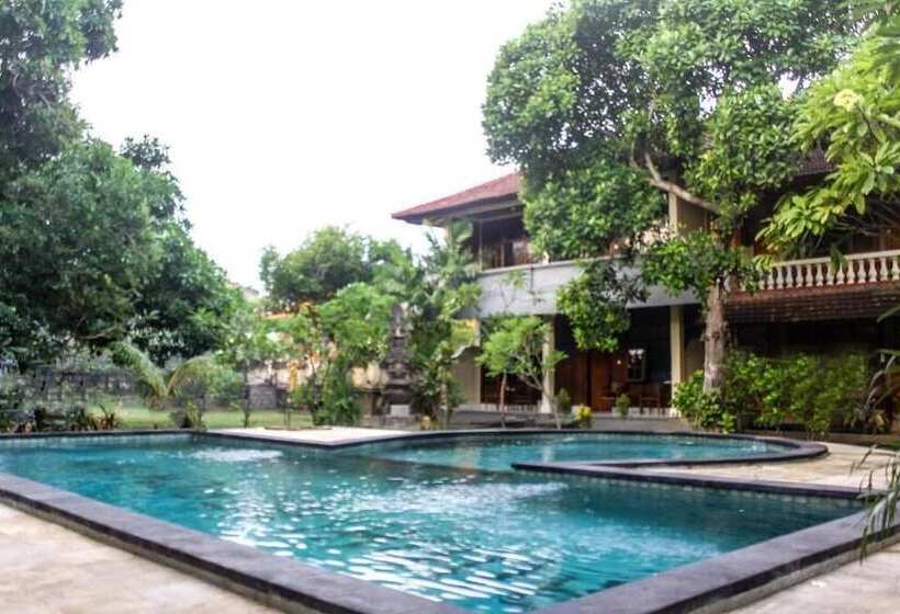 Budhi Beach Inn