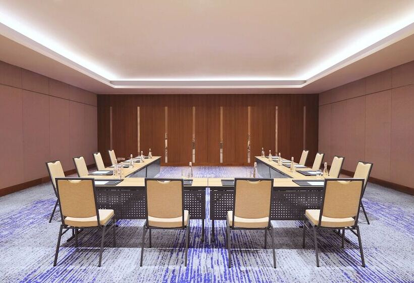 בית מלון כפרי Four Points By Sheraton Surabaya, Tunjungan Plaza