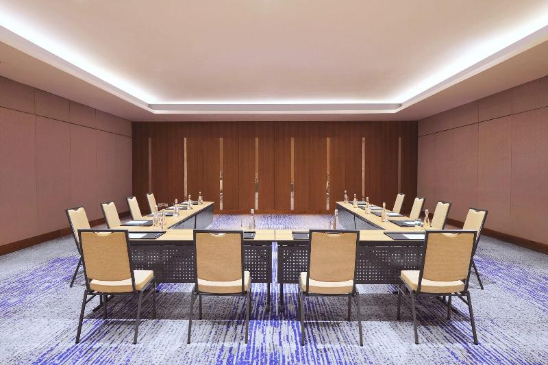 בית מלון כפרי Four Points By Sheraton Surabaya, Tunjungan Plaza