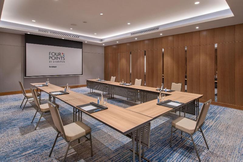 בית מלון כפרי Four Points By Sheraton Surabaya, Tunjungan Plaza