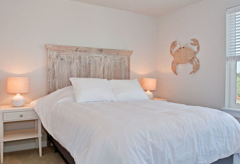 Oyhut Bay Resort