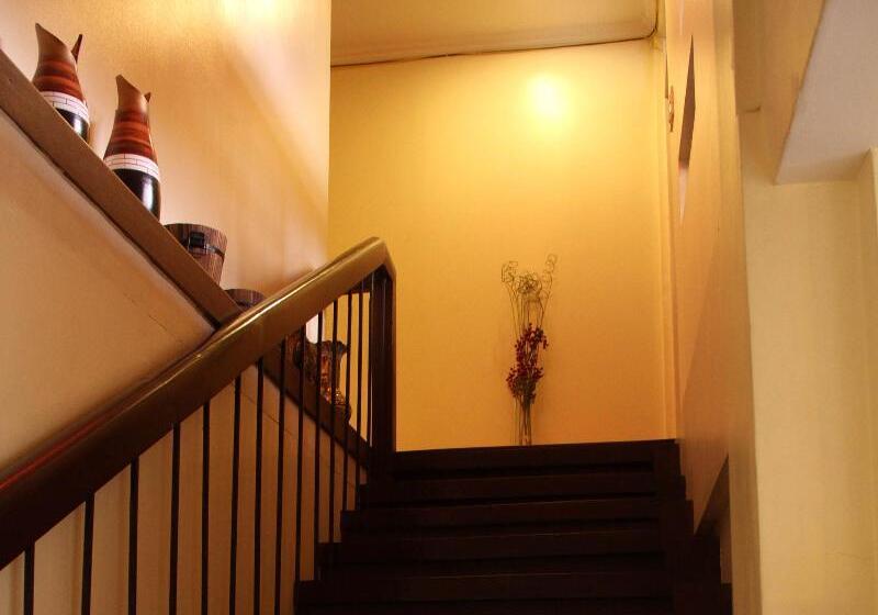 بنسيون Twin Pines Suites