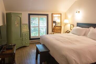 The Little Inn Of Bayfield
