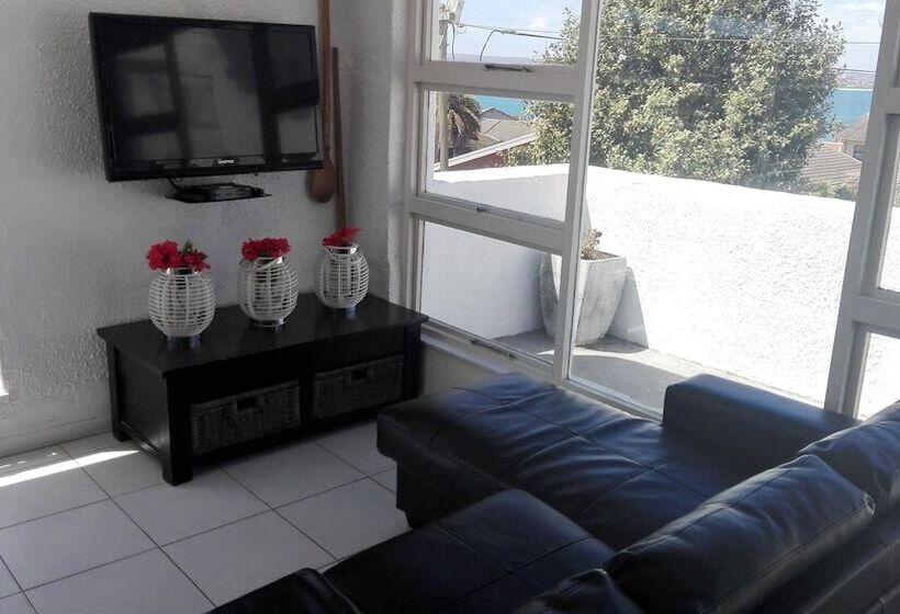 Общежитие Saldanha Bay Lodge
