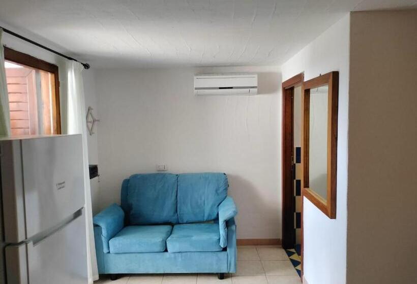 تختخواب و صبحانه Bandi House