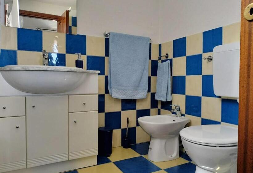 تختخواب و صبحانه Bandi House