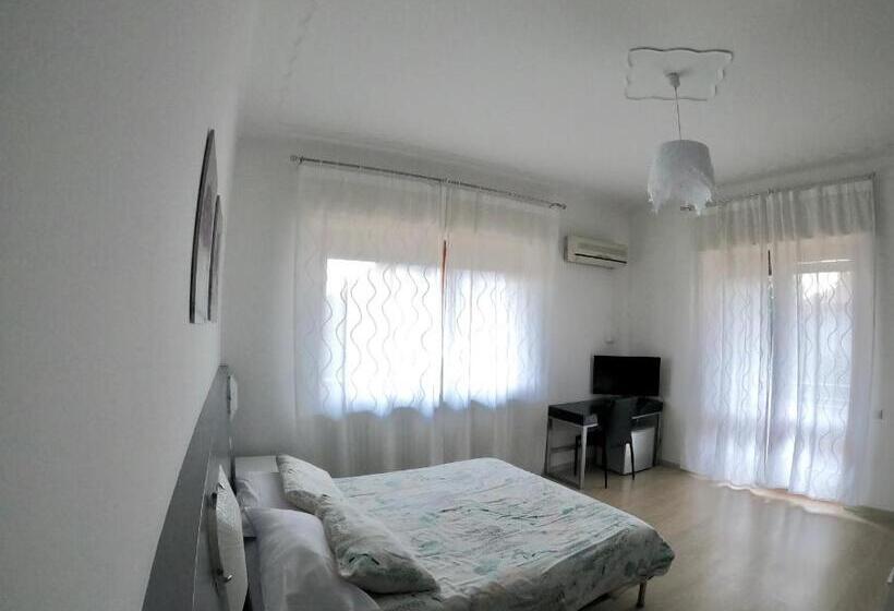 تختخواب و صبحانه Bella Vita Guesthouse  Parcheggio Privato Interno