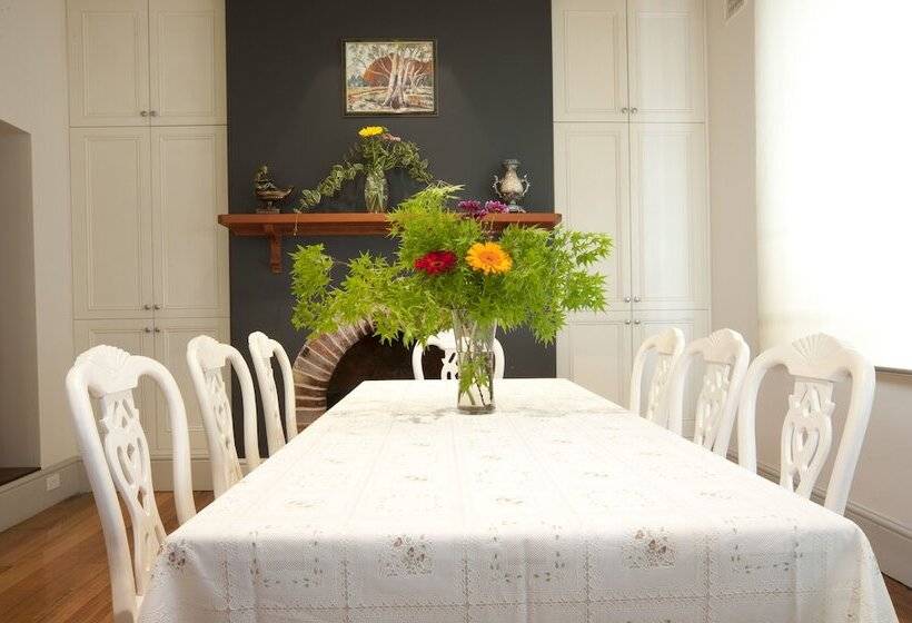 تختخواب و صبحانه Lowena Cafe And Accommodation