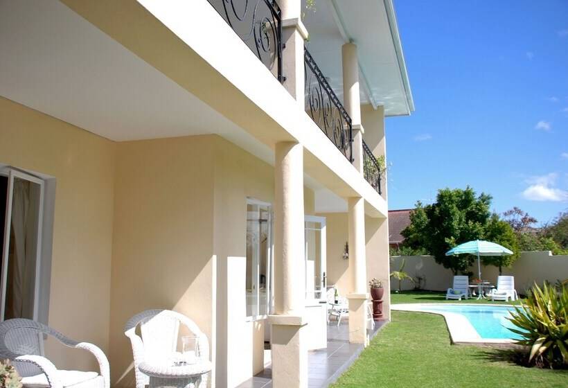 تختخواب و صبحانه Mandalay Guest House Plettenberg Bay