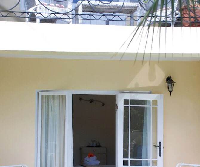 تختخواب و صبحانه Mandalay Guest House Plettenberg Bay