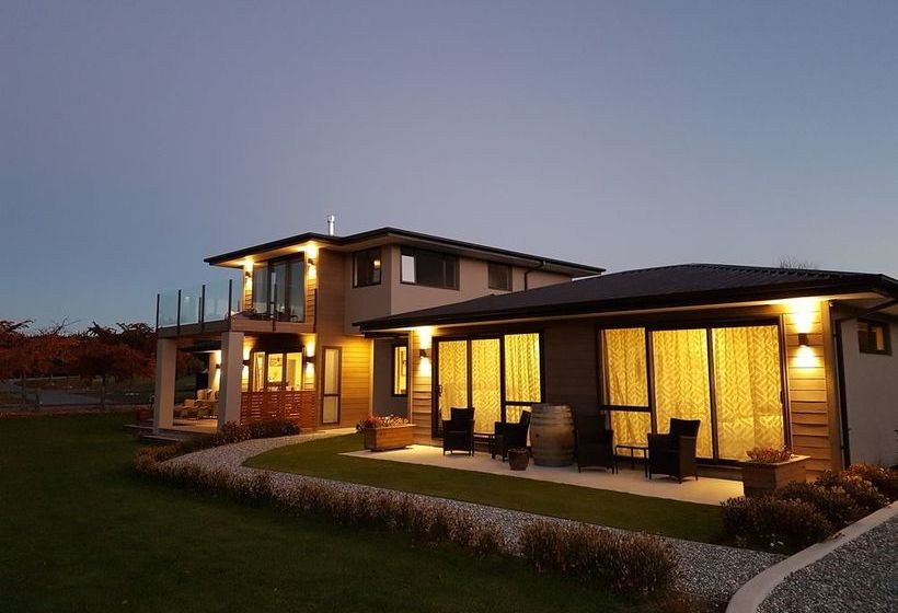 تختخواب و صبحانه Copper Beech Wanaka  Luxury Accommodation