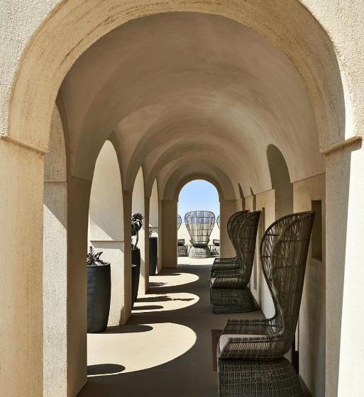 مسافرخانه Sikelia Luxury