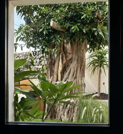 مسافرخانه Sikelia Luxury