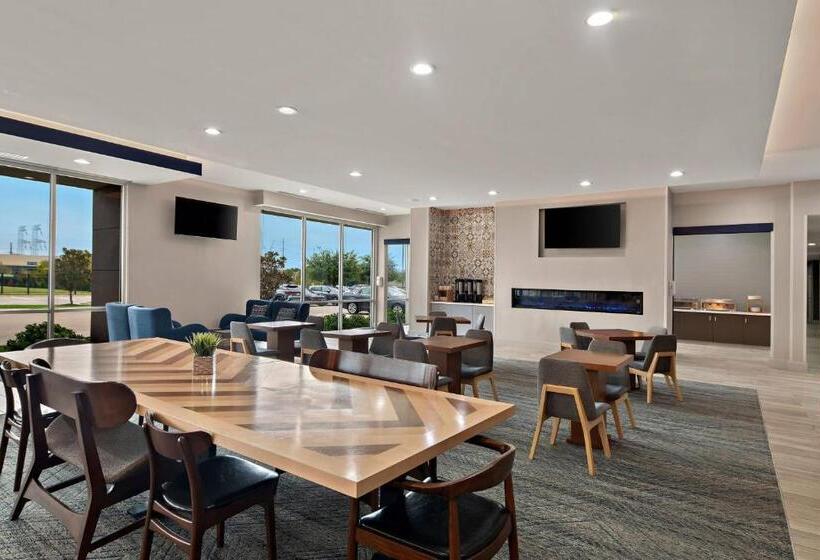 هتل Four Points By Sheraton Plano