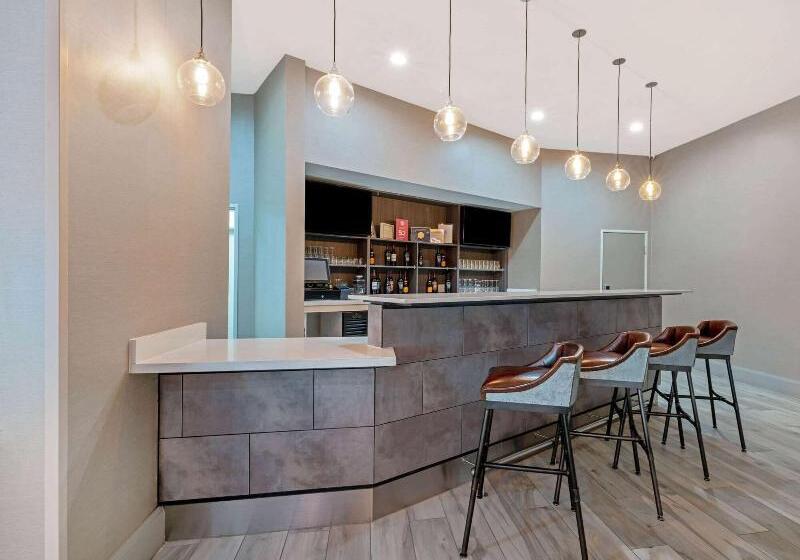 هتل Four Points By Sheraton Plano