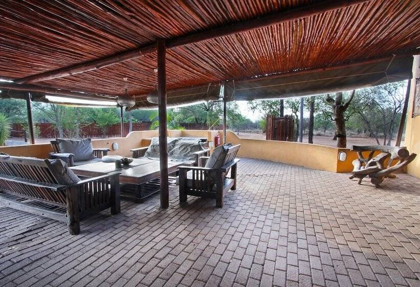 בית מלון כפרי Normann Safari Bush Lodge