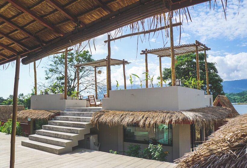 هتل The Sanctuary Nam Ngum Beach Resort