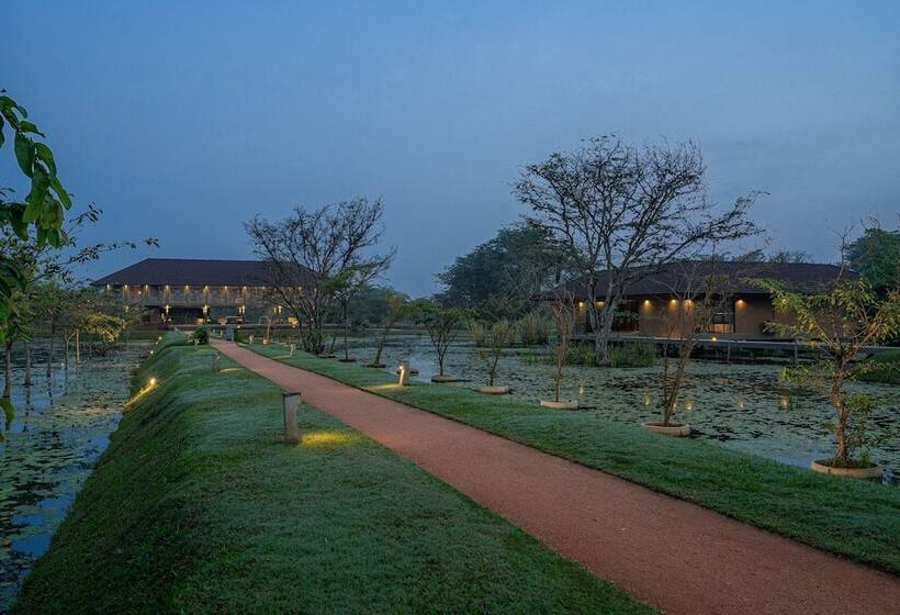 هتل Water Garden Sigiriya