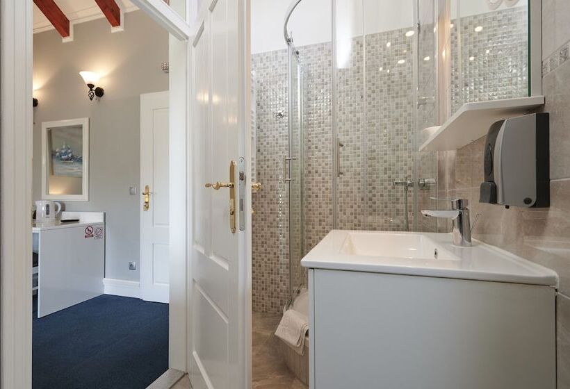 پانسیون Palace Central Square