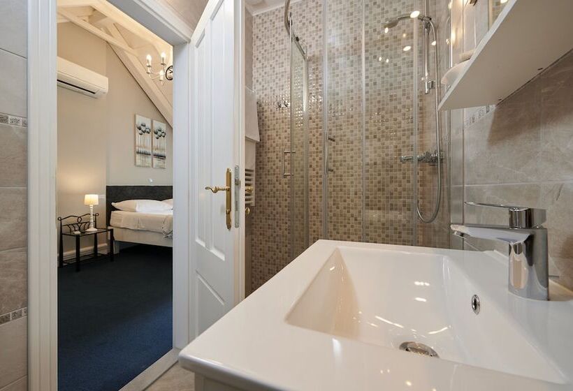 پانسیون Palace Central Square