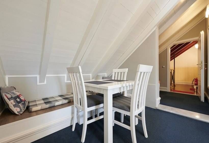 پانسیون Palace Central Square