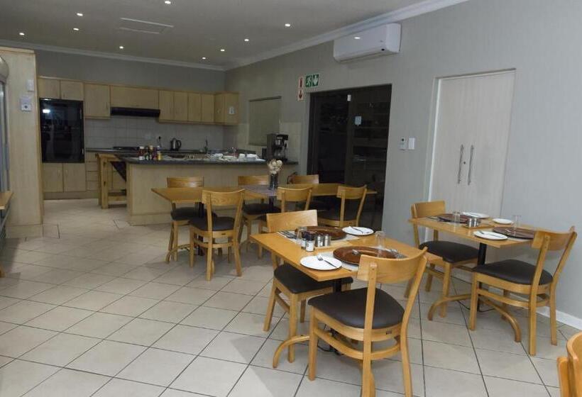 פנסיון The Suburban Guest House