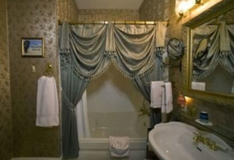تختخواب و صبحانه Port City Victorian Inn