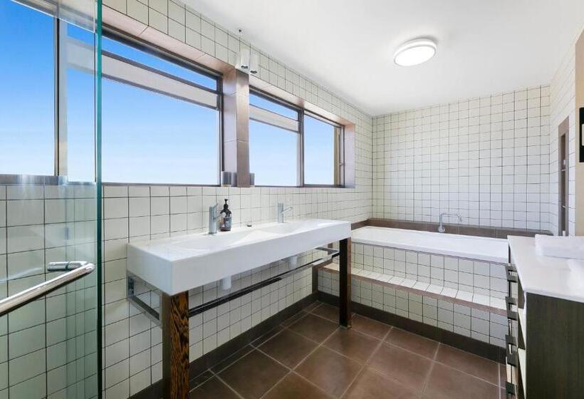 Burleigh Esplanade Apartments