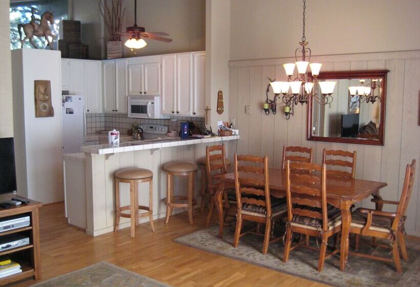 Chateau Sans Nom By Mammoth Reservation Bureau