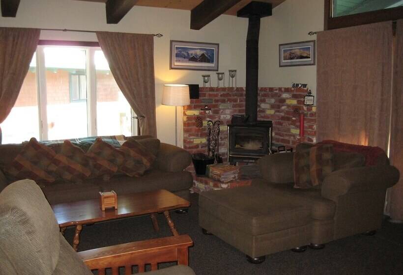 Chateau Sans Nom By Mammoth Reservation Bureau