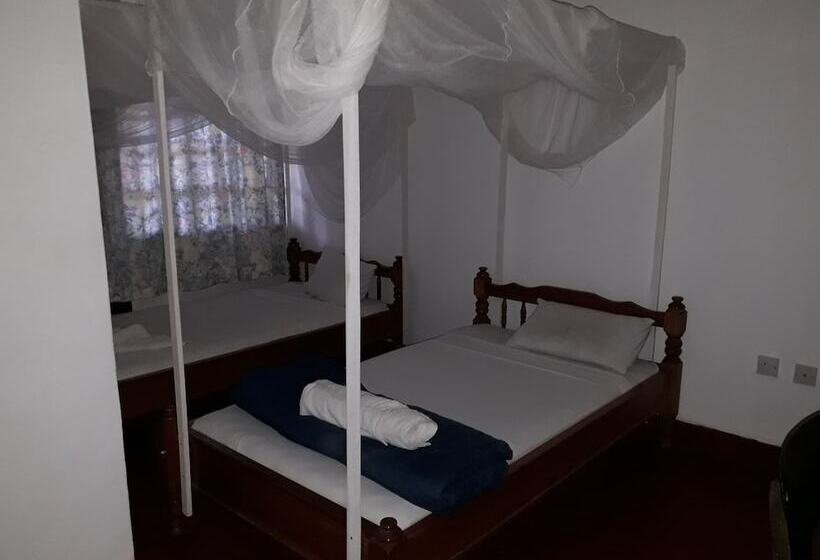 هتل Kilimanjaro Safaris Lodge