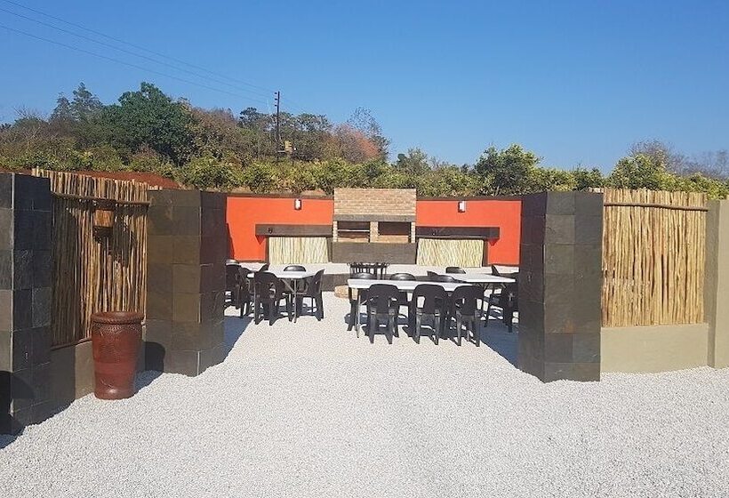 בית מלון כפרי Kwambali Riverside Lodge