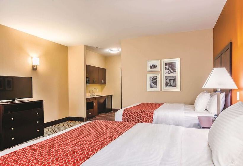هتل La Quinta Inn & Suites By Wyndham Cotulla