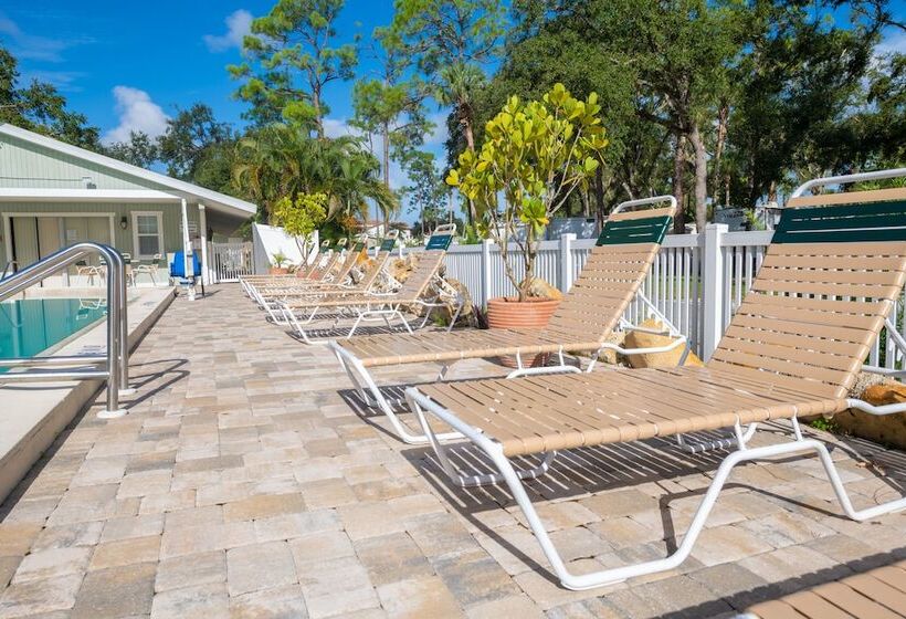 فندق Naples Rv Resort