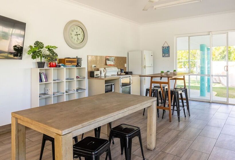 Отель Nrma Bowen Beachfront Holiday Park