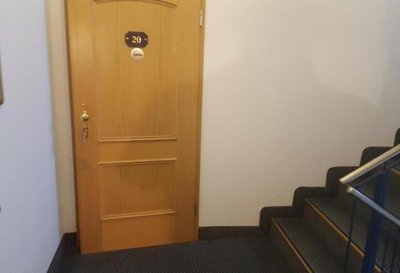 Отель Ziegenkrug Schweriner Tor